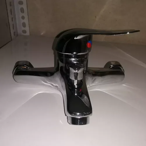 شیر حمام تندیس